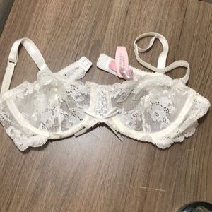 NWT Victoria’s Secret Lace Bra